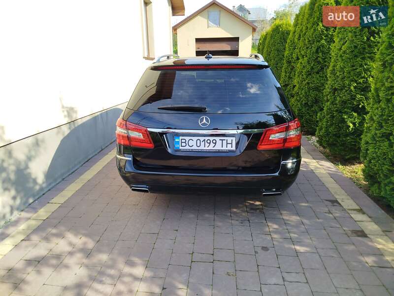 Універсал Mercedes-Benz E-Class 2012 в Хирові
