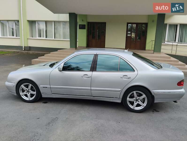 Седан Mercedes-Benz E-Class 2002 в Тульчине