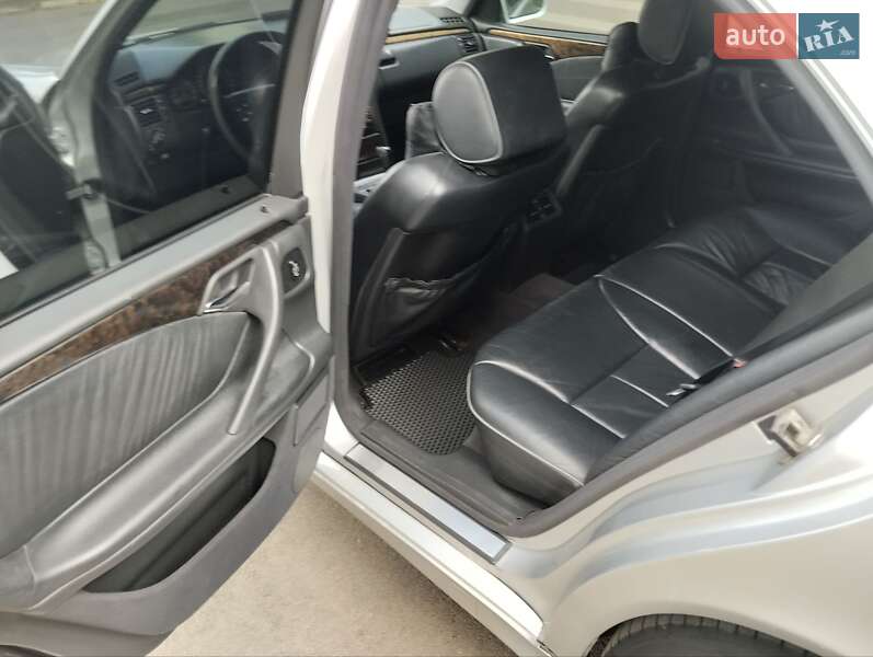 Седан Mercedes-Benz E-Class 2002 в Тульчине