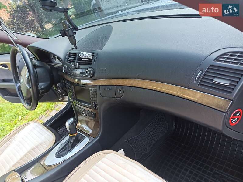 Седан Mercedes-Benz E-Class 2004 в Гайсину