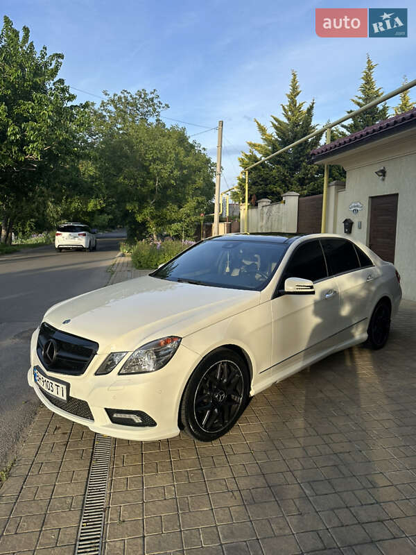 Седан Mercedes-Benz E-Class 2012 в 