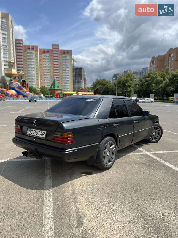 Седан Mercedes-Benz E-Class 1989 в Зарічному