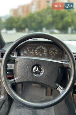 Седан Mercedes-Benz E-Class 1989 в 