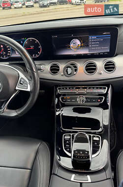 Седан Mercedes-Benz E-Class 2017 в 
