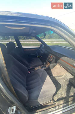 Седан Mercedes-Benz E-Class 1993 в 