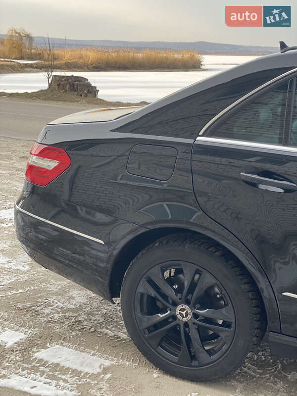 Седан Mercedes-Benz E-Class 2009 в Новояворовске