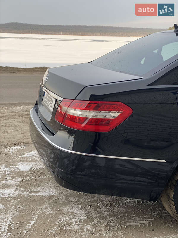 Седан Mercedes-Benz E-Class 2009 в Новояворовске