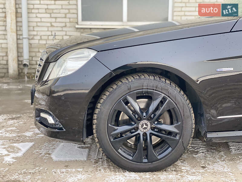 Седан Mercedes-Benz E-Class 2009 в Новояворовске