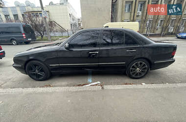 Седан Mercedes-Benz E-Class 2001 в 