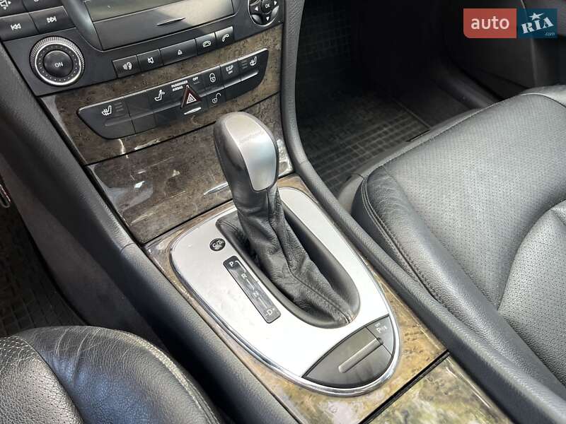 Седан Mercedes-Benz E-Class 2003 в Черновцах