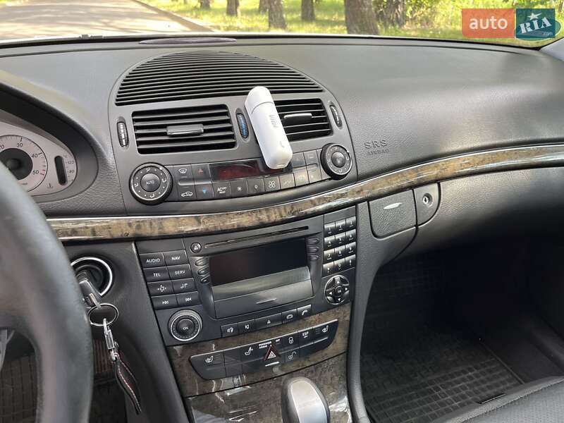 Седан Mercedes-Benz E-Class 2003 в Черновцах