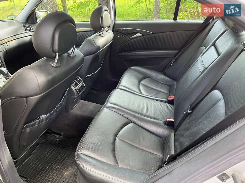 Седан Mercedes-Benz E-Class 2003 в Черновцах
