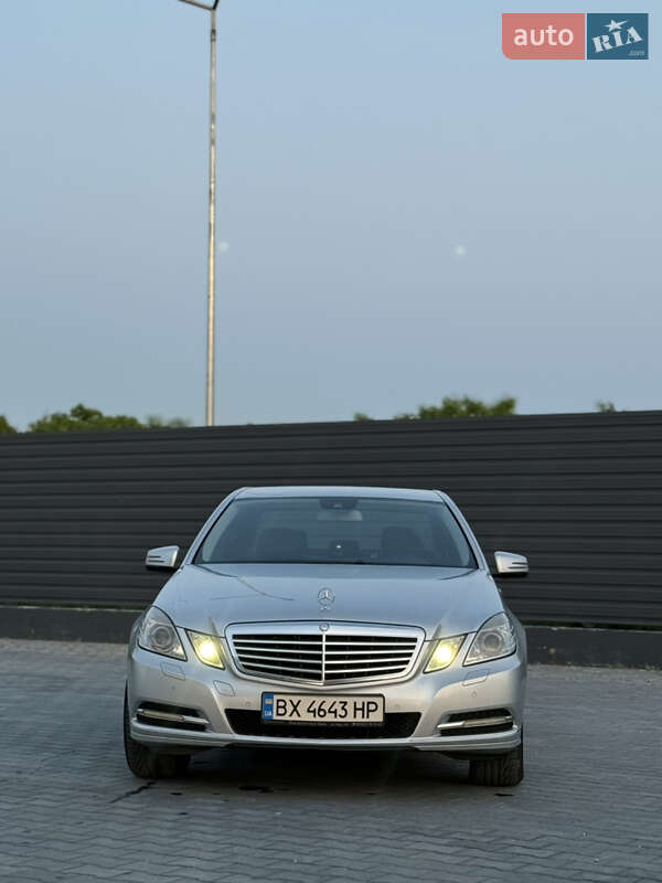 Седан Mercedes-Benz E-Class 2010 в Дунаевцах