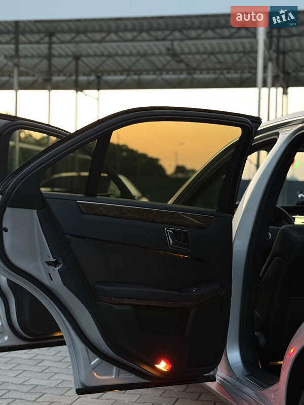 Седан Mercedes-Benz E-Class 2010 в Дунаевцах