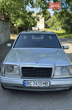 Седан Mercedes-Benz E-Class 1990 в 