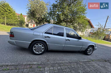 Седан Mercedes-Benz E-Class 1990 в 
