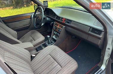 Седан Mercedes-Benz E-Class 1990 в 
