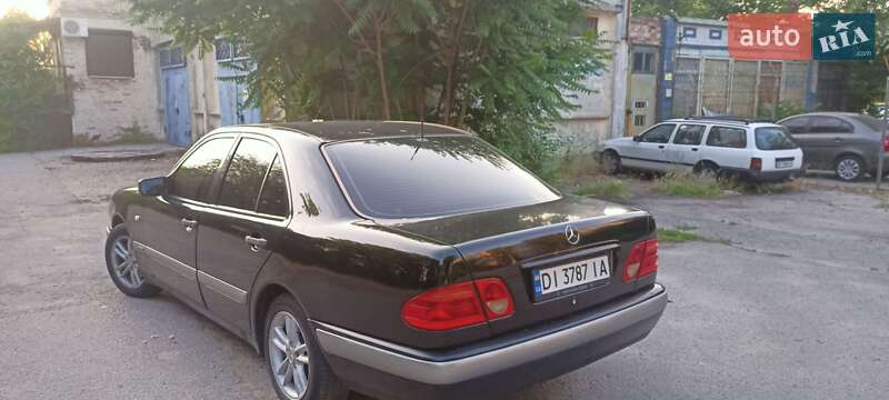 Седан Mercedes-Benz E-Class 1998 в Запоріжжі