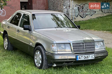 Седан Mercedes-Benz E-Class 1989 в Ивано-Франковске