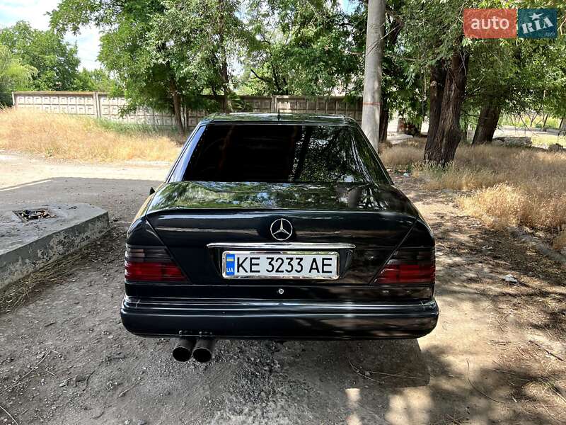 Седан Mercedes-Benz E-Class 1992 в Києві
