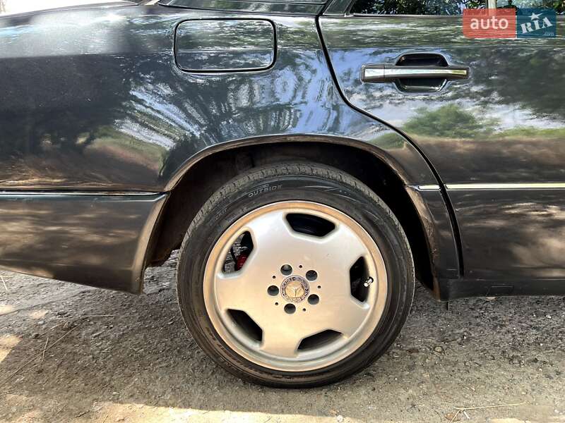 Седан Mercedes-Benz E-Class 1992 в Києві