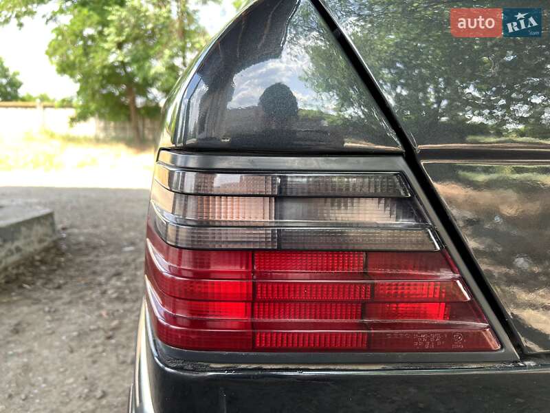 Седан Mercedes-Benz E-Class 1992 в Києві