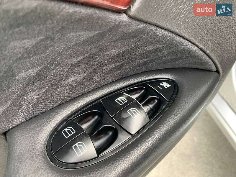 Седан Mercedes-Benz E-Class 2002 в Киеве