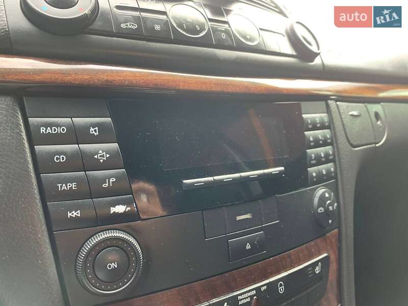 Седан Mercedes-Benz E-Class 2002 в Киеве