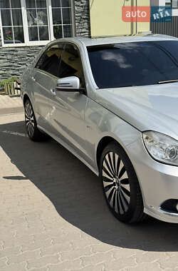 Седан Mercedes-Benz E-Class 2011 в 