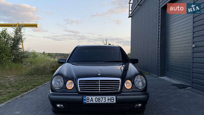 Седан Mercedes-Benz E-Class 1995 в 