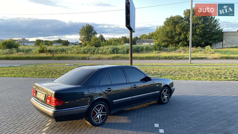Седан Mercedes-Benz E-Class 1995 в 