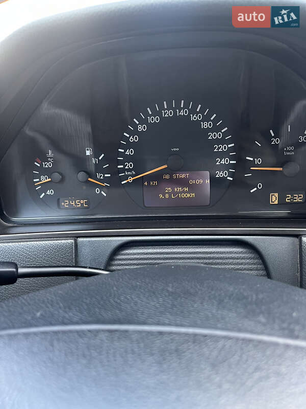 Седан Mercedes-Benz E-Class 2001 в Хмельницком