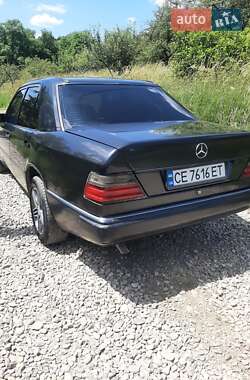 Седан Mercedes-Benz E-Class 1992 в 
