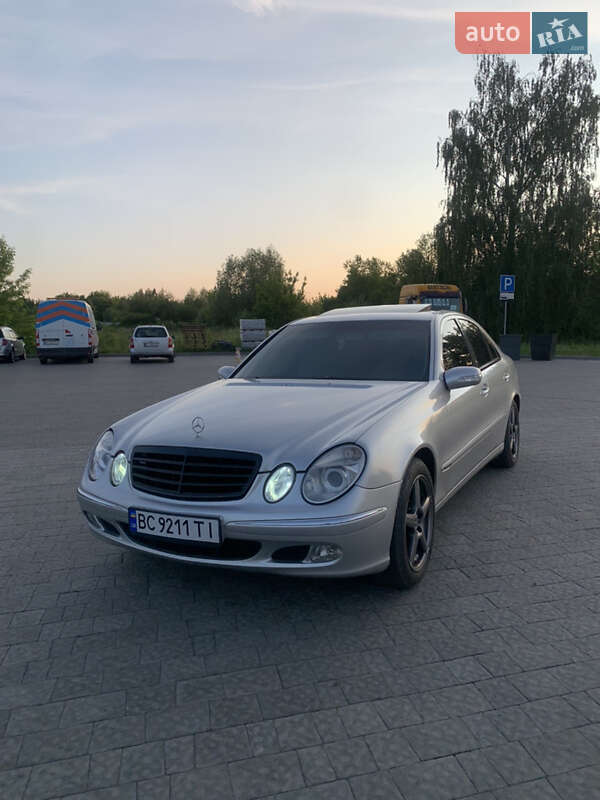 Седан Mercedes-Benz E-Class 2002 в 
