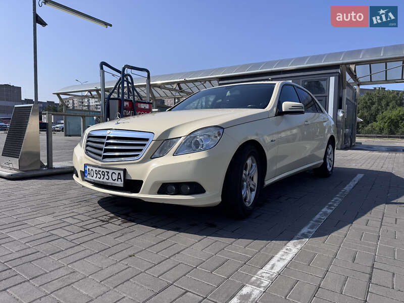 Седан Mercedes-Benz E-Class 2011 в Ужгороді