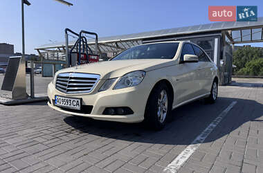 Седан Mercedes-Benz E-Class 2011 в 