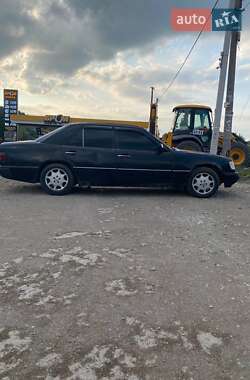 Седан Mercedes-Benz E-Class 1995 в 