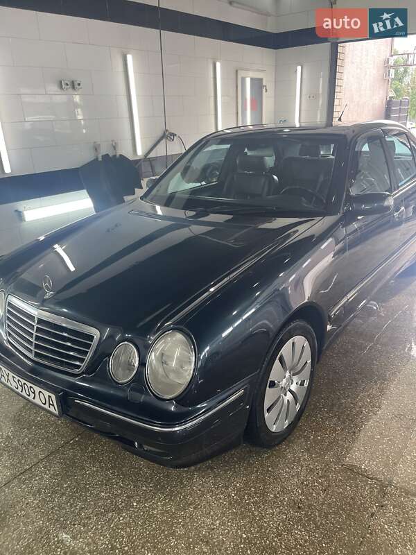 Седан Mercedes-Benz E-Class 2000 в Харькове