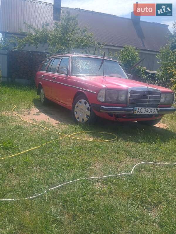Mercedes-Benz E-Class 1982
