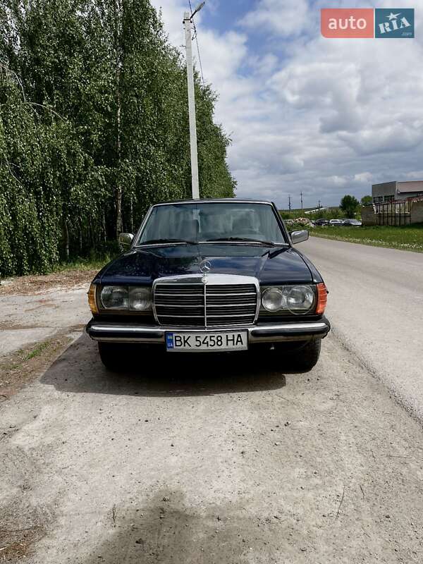 Седан Mercedes-Benz E-Class 1983 в Ровно