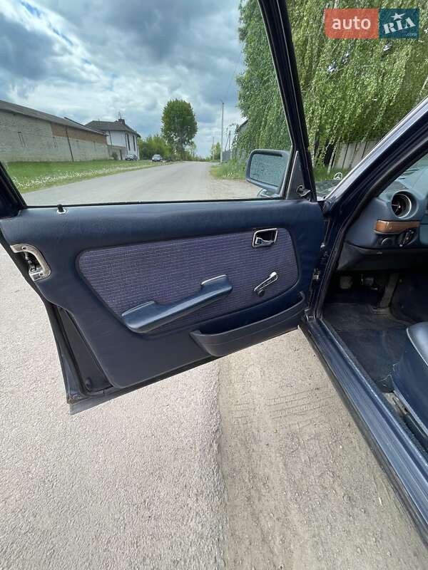 Седан Mercedes-Benz E-Class 1983 в Ровно