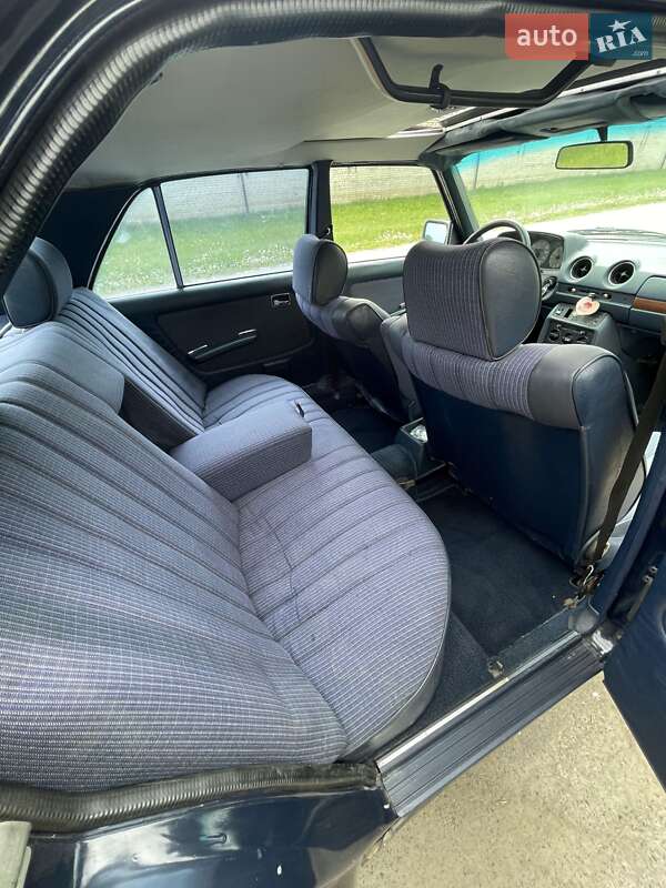 Седан Mercedes-Benz E-Class 1983 в Ровно