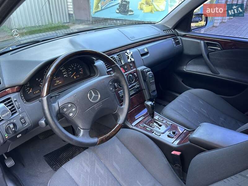 Седан Mercedes-Benz E-Class 2001 в Черкассах