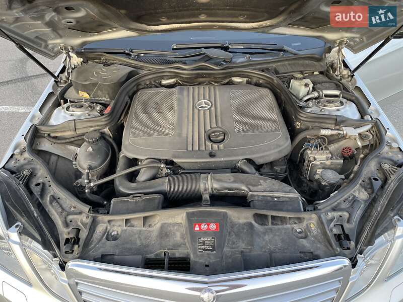 Седан Mercedes-Benz E-Class 2012 в Дніпрі