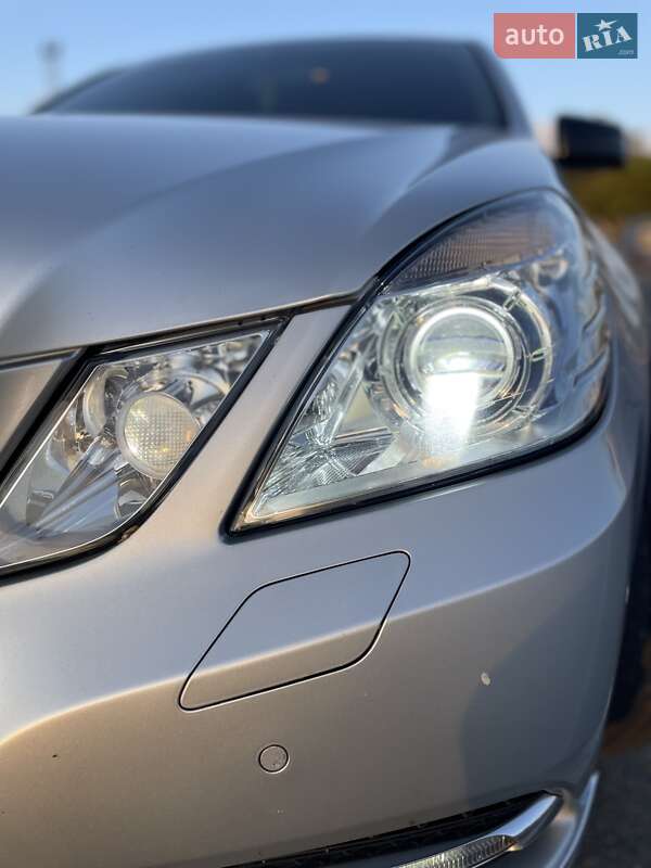 Седан Mercedes-Benz E-Class 2012 в Дніпрі