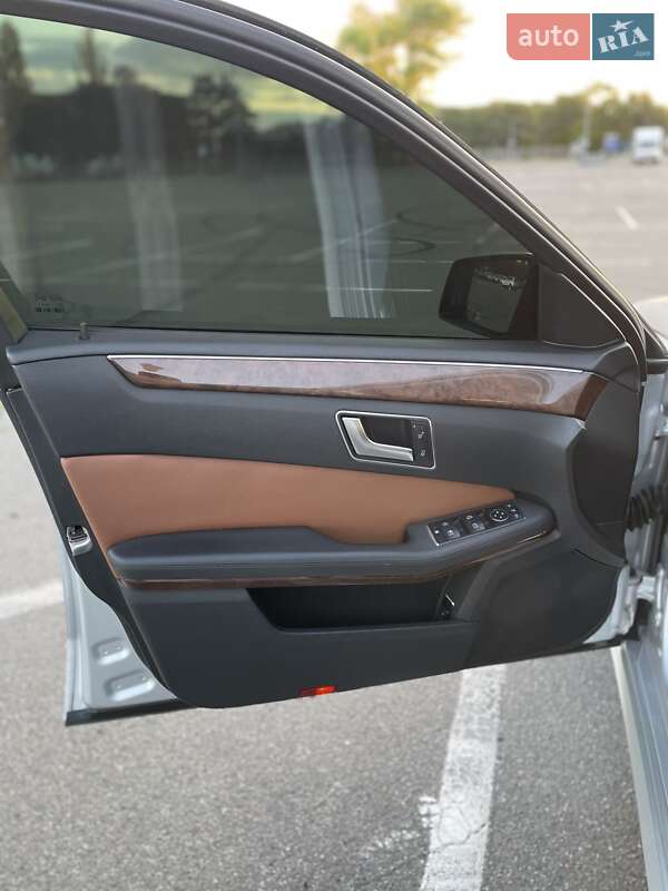 Седан Mercedes-Benz E-Class 2012 в Дніпрі