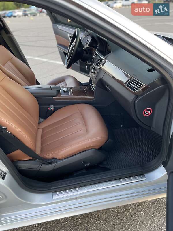 Седан Mercedes-Benz E-Class 2012 в Дніпрі