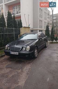 Седан Mercedes-Benz E-Class 2001 в Львове