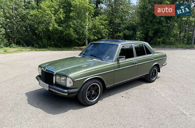 Седан Mercedes-Benz E-Class 1980 в 