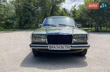 Седан Mercedes-Benz E-Class 1980 в 